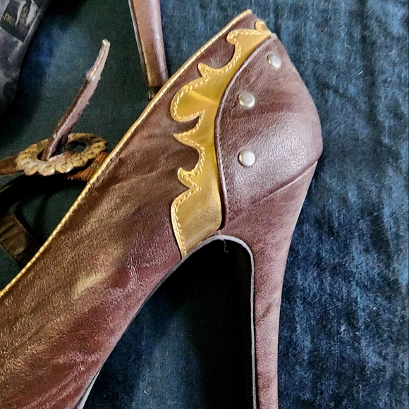 Metallic gold and brown Steampunk style pumps Size 10 - Picture 2 of 8